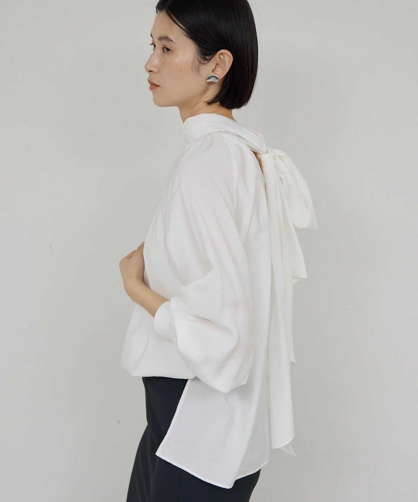 褶皺蝴蝶結領女襯衫