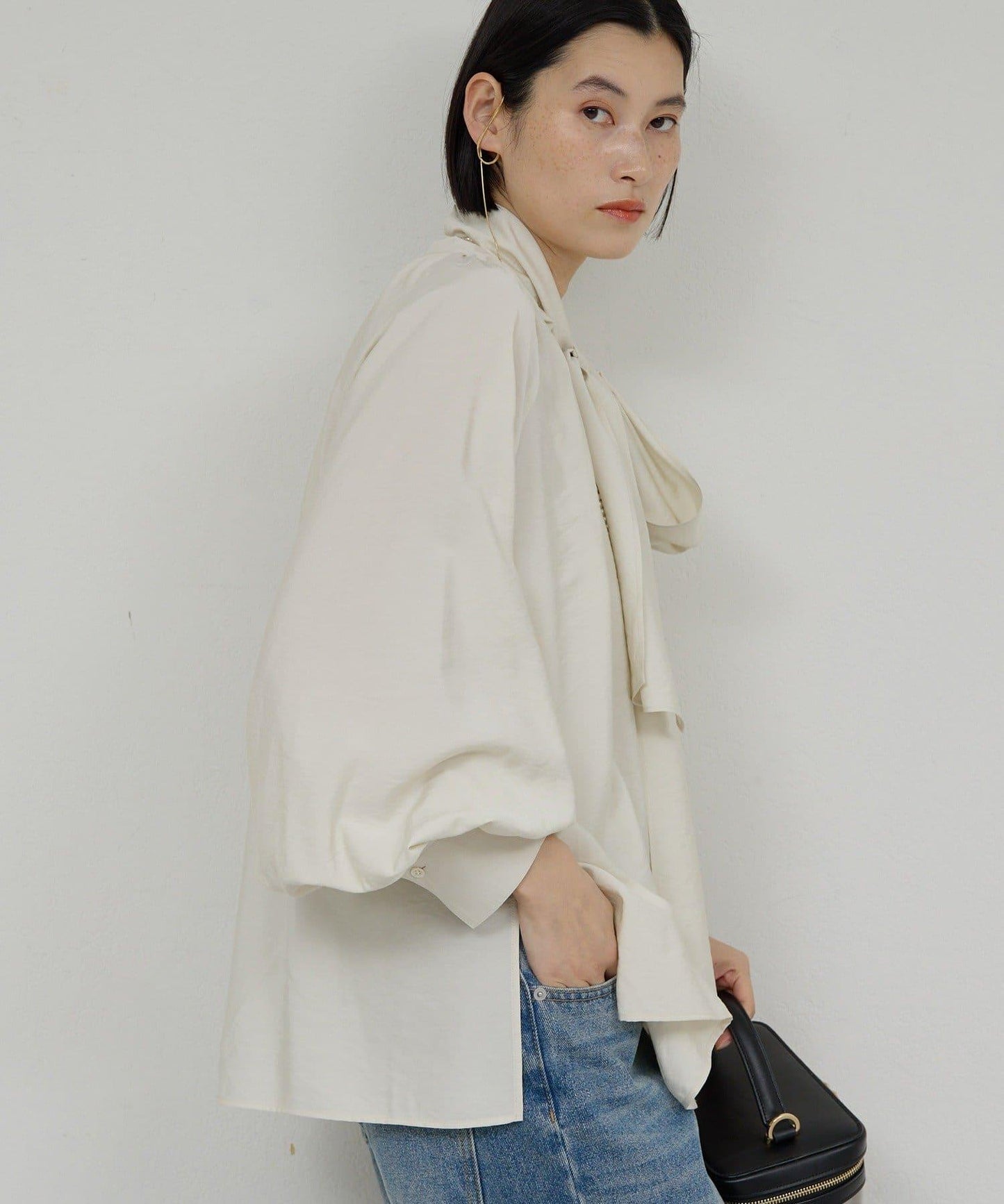 褶皺蝴蝶結領女襯衫