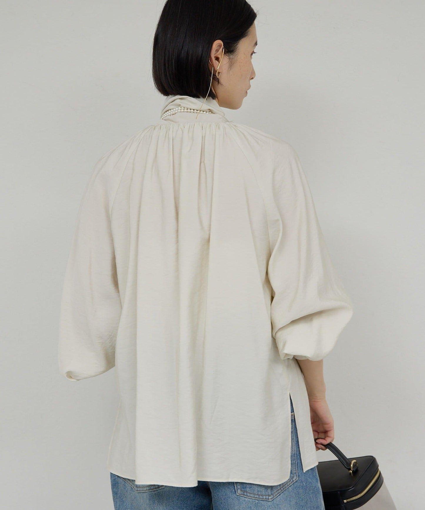 褶皺蝴蝶結領女襯衫