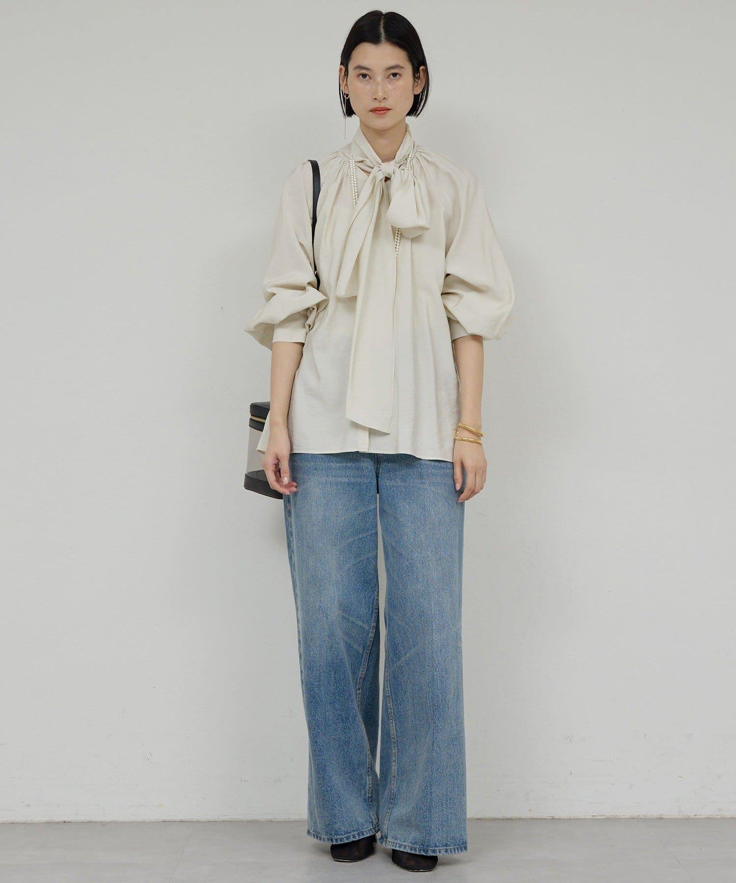 褶皺蝴蝶結領女襯衫