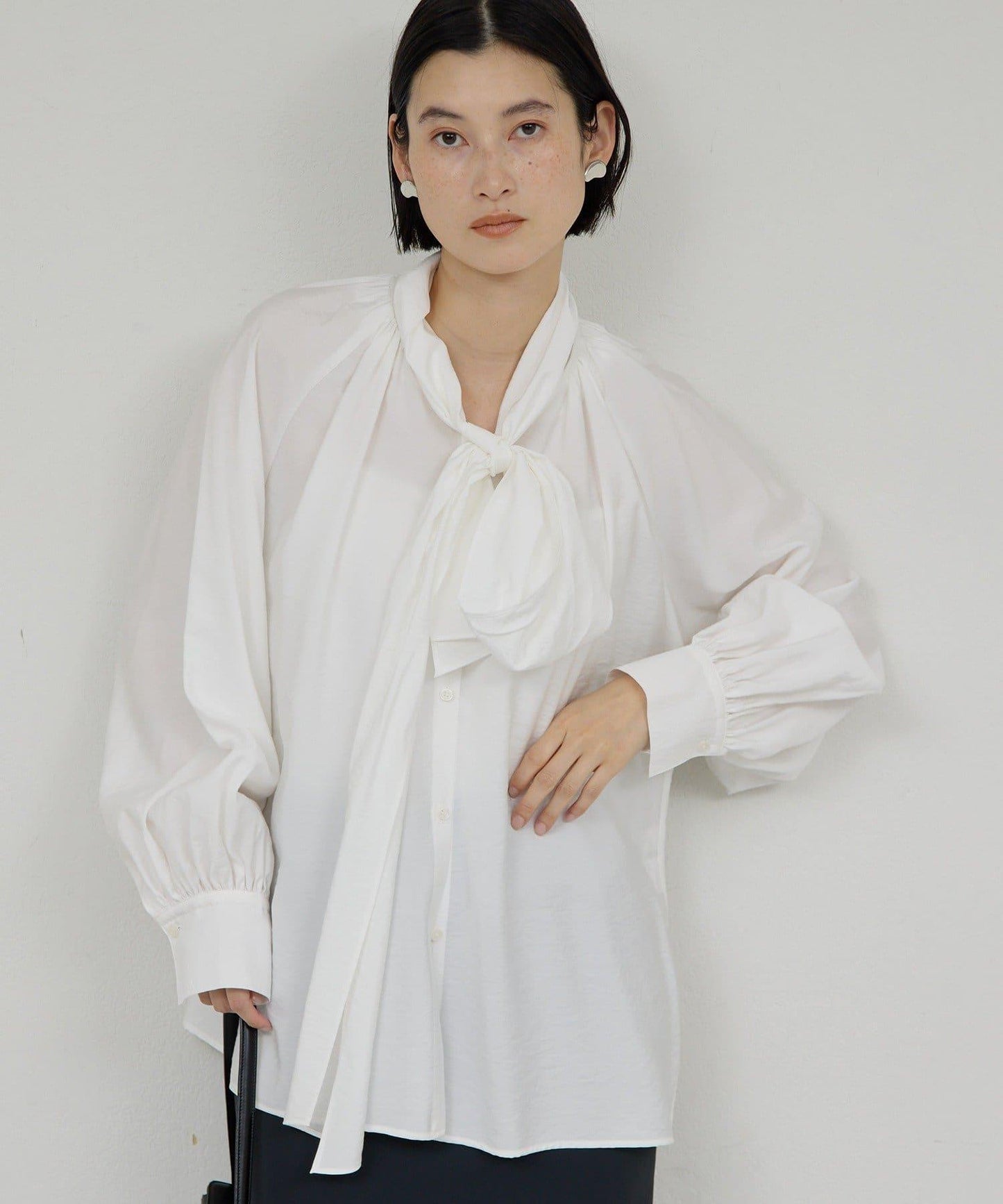 褶皺蝴蝶結領女襯衫