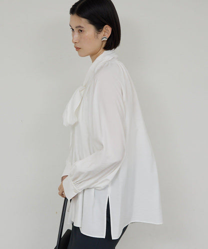 褶皺蝴蝶結領女襯衫