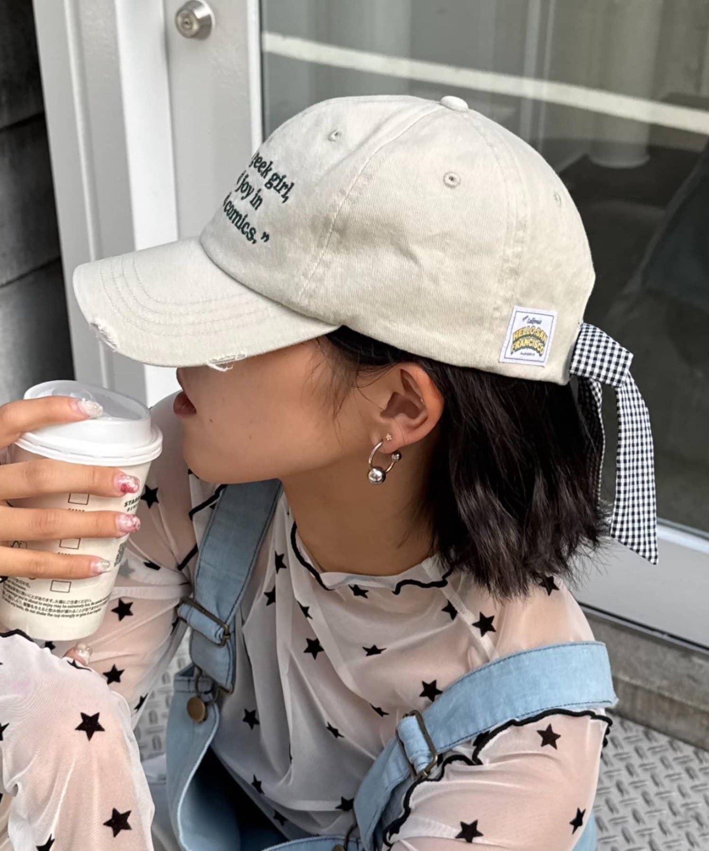 ★【HELLO.SANFRANCISCO/ハローサンフランシスコ】メッセージロゴ刺繍リボンキャップ