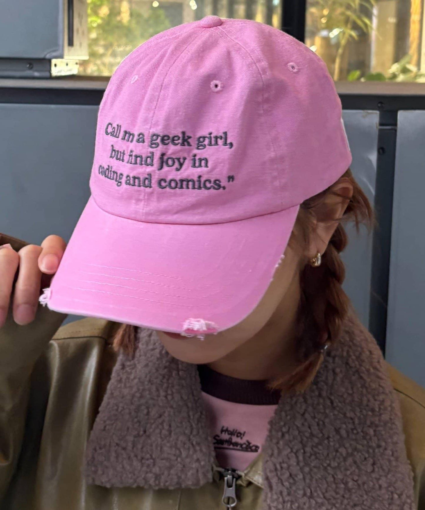 ★【HELLO.SANFRANCISCO/ハローサンフランシスコ】メッセージロゴ刺繍リボンキャップ