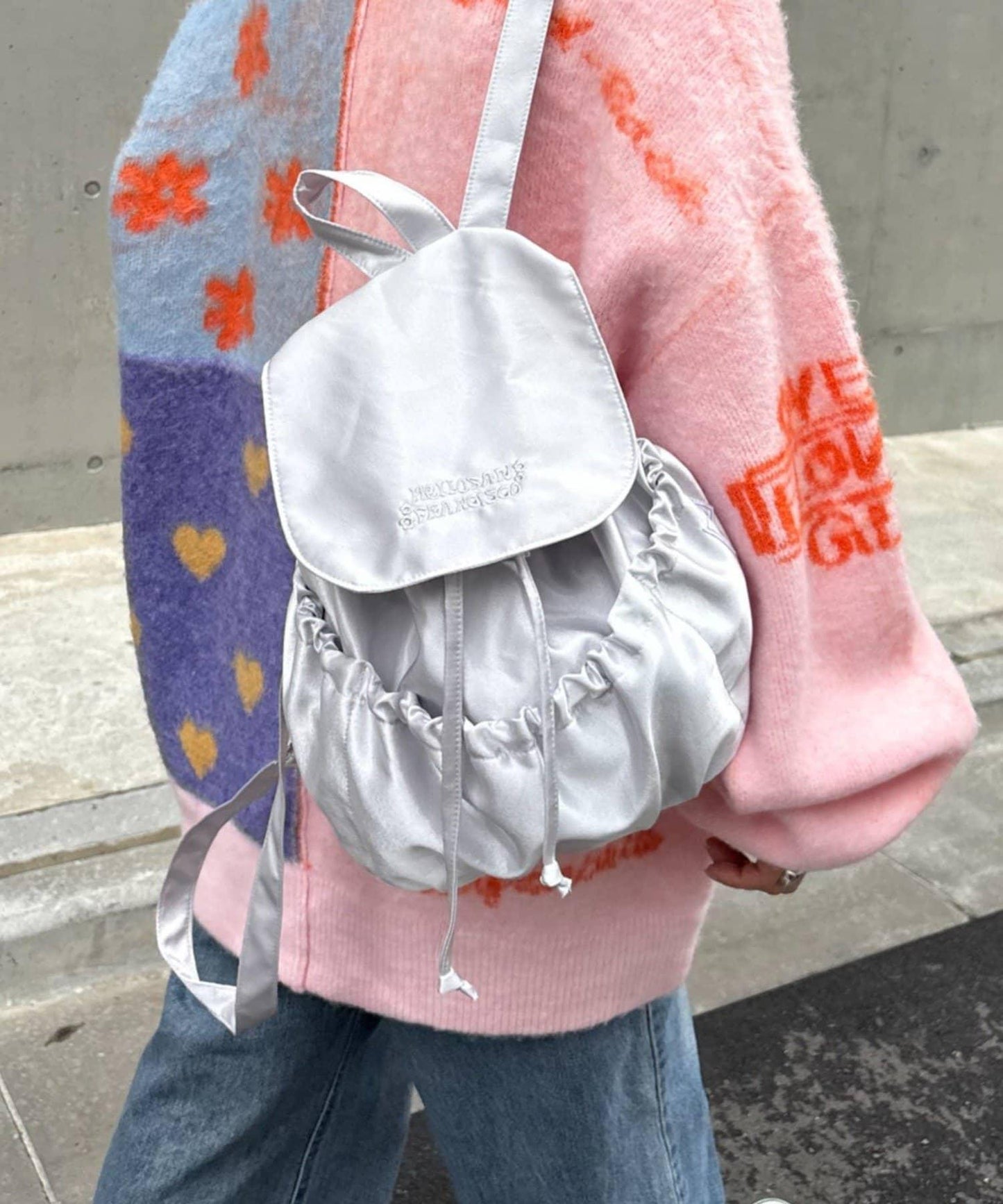 ★【HELLO.SANFRANCISCO/ハローサンフランシスコ】標誌刺繡緞面雙肩包