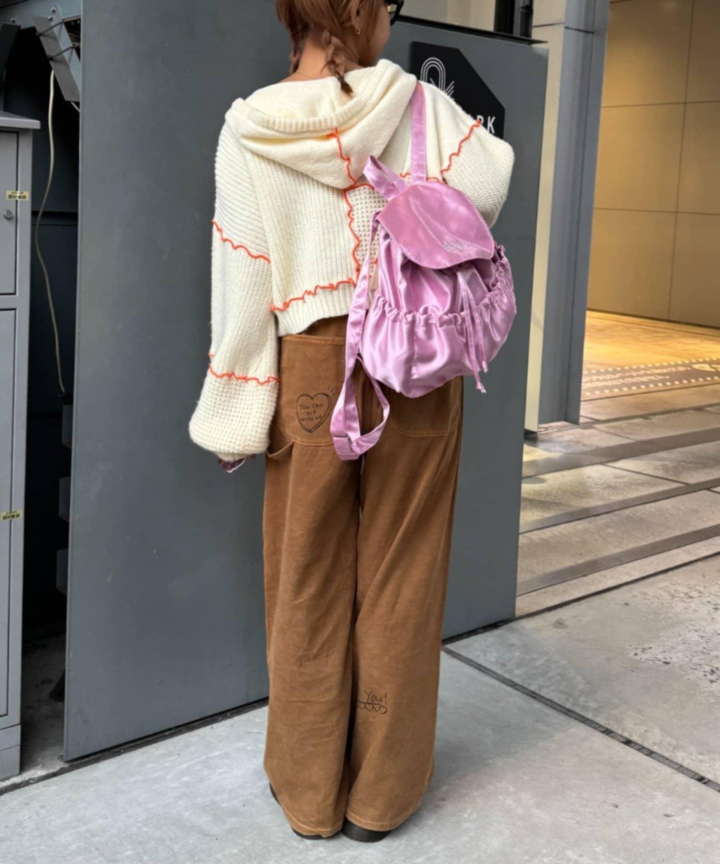 ★【HELLO.SANFRANCISCO/ハローサンフランシスコ】標誌刺繡緞面雙肩包