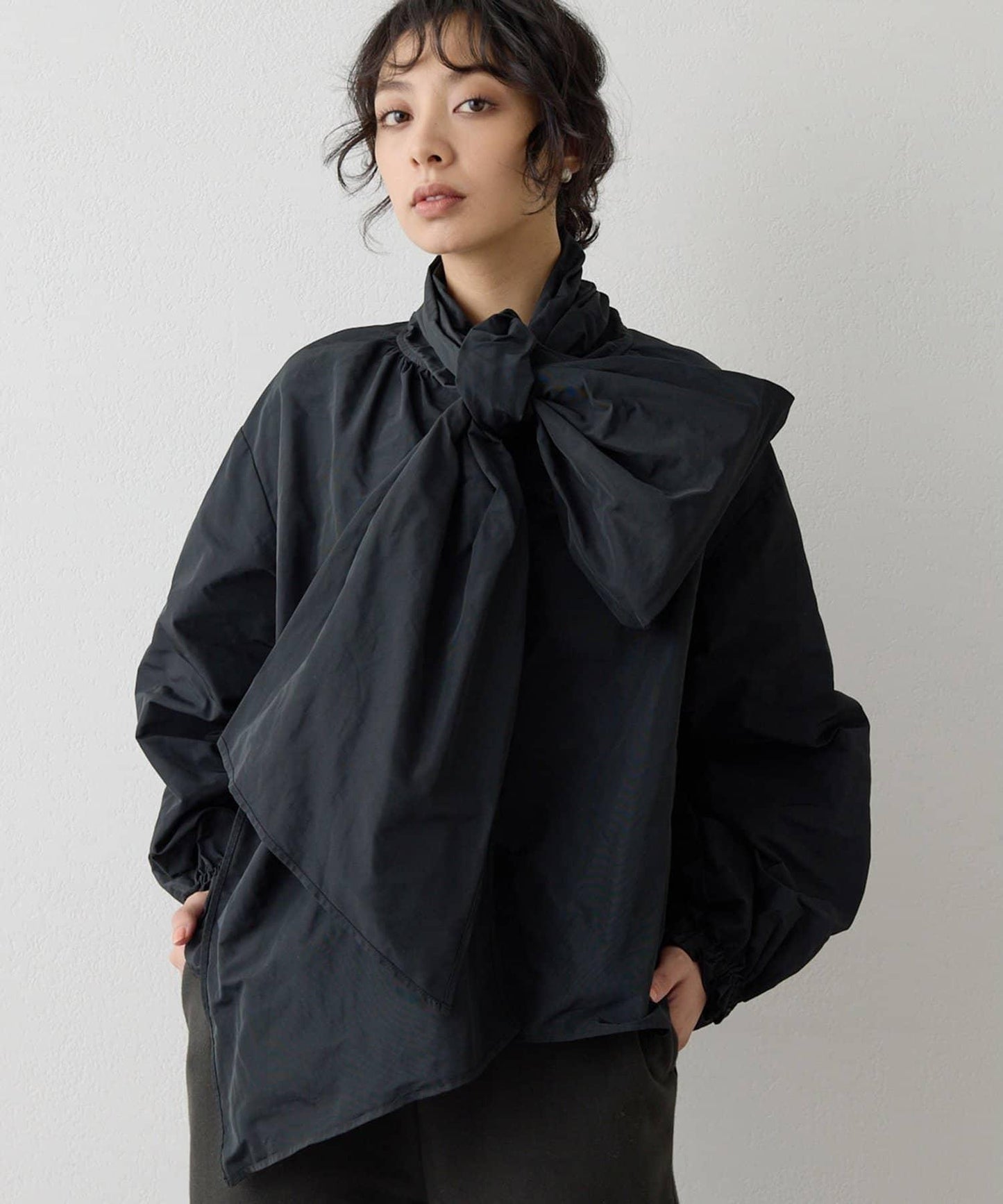 記憶塔夫綢泡泡袖襯衫