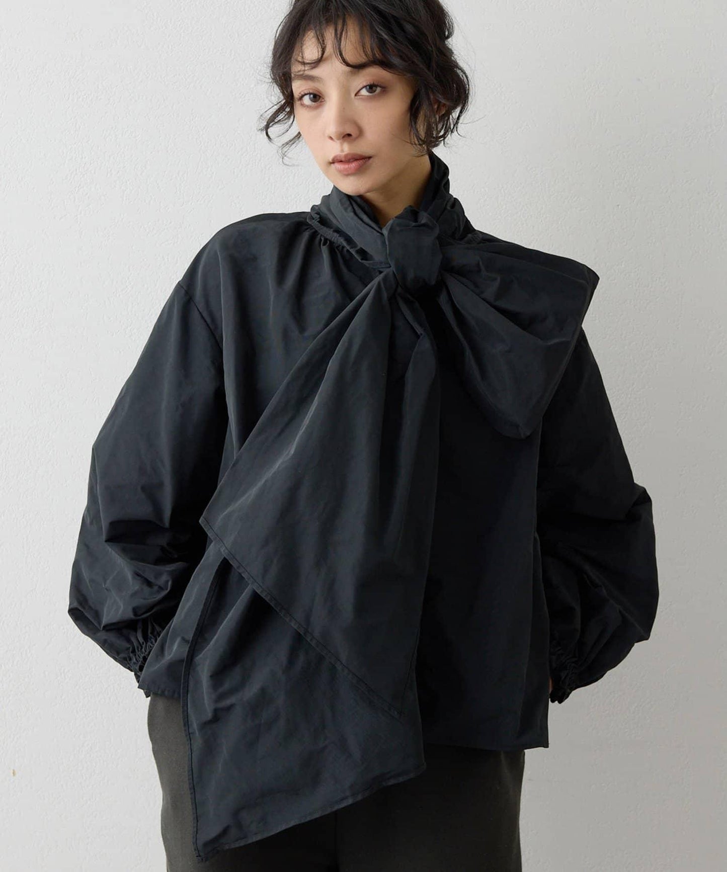 記憶塔夫綢泡泡袖襯衫