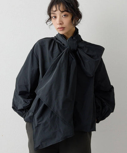 記憶塔夫綢泡泡袖襯衫