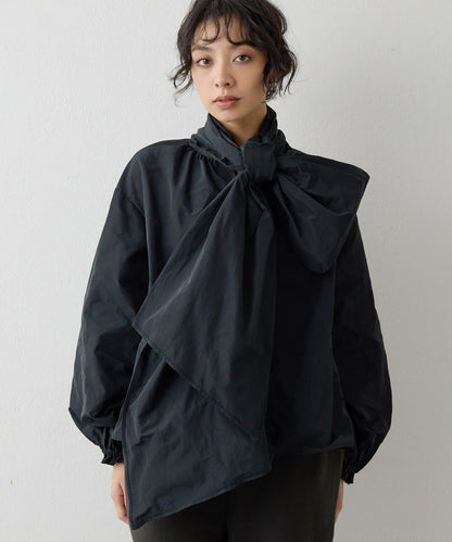 記憶塔夫綢泡泡袖襯衫