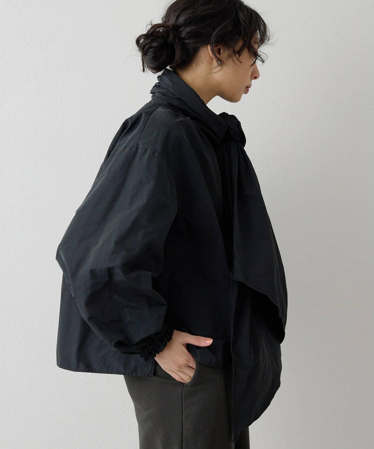 記憶塔夫綢泡泡袖襯衫