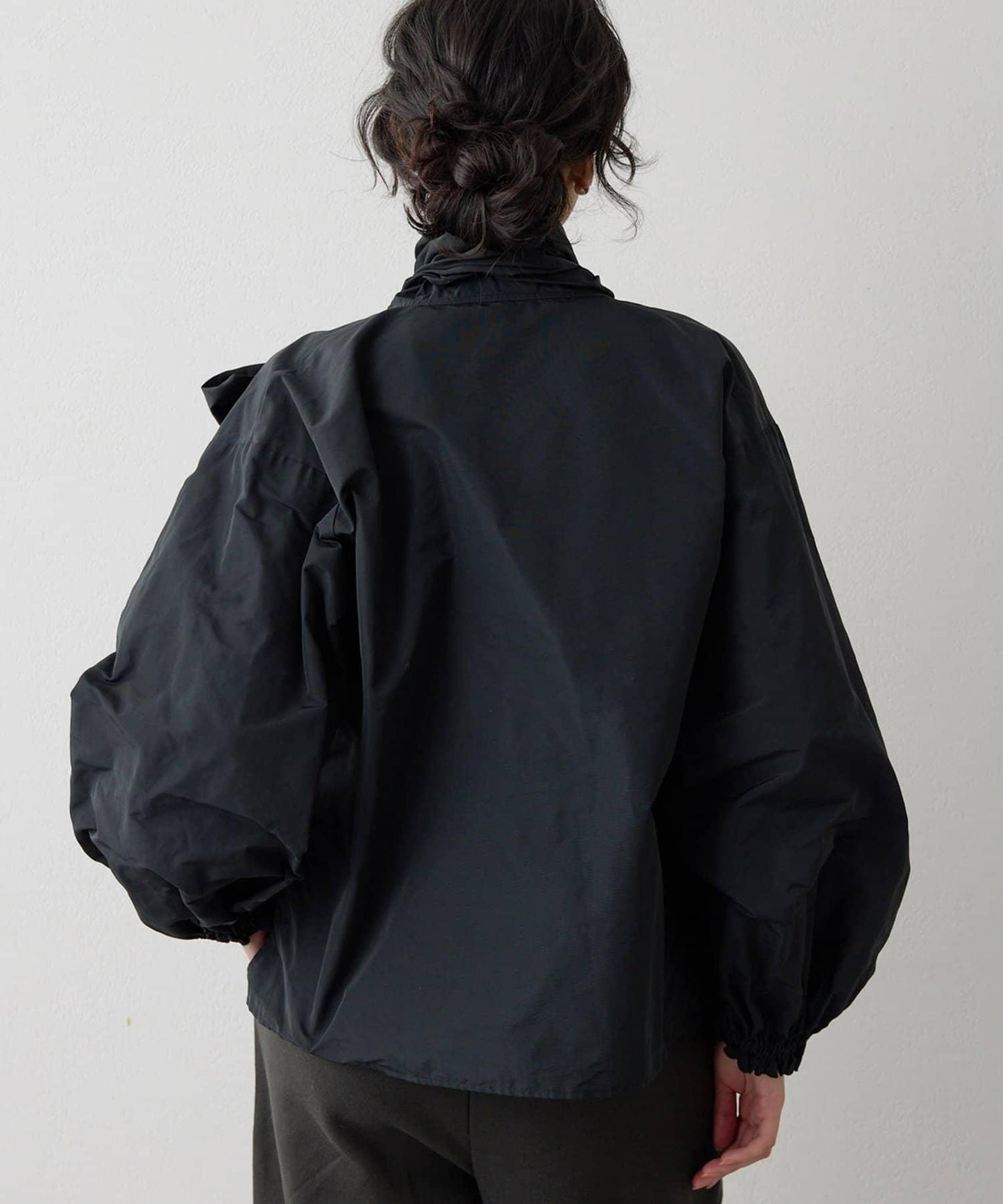 記憶塔夫綢泡泡袖襯衫