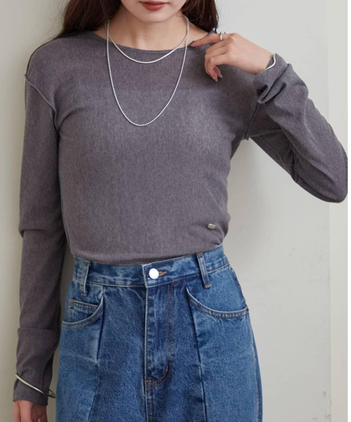 帶飾牌圓領長袖T恤