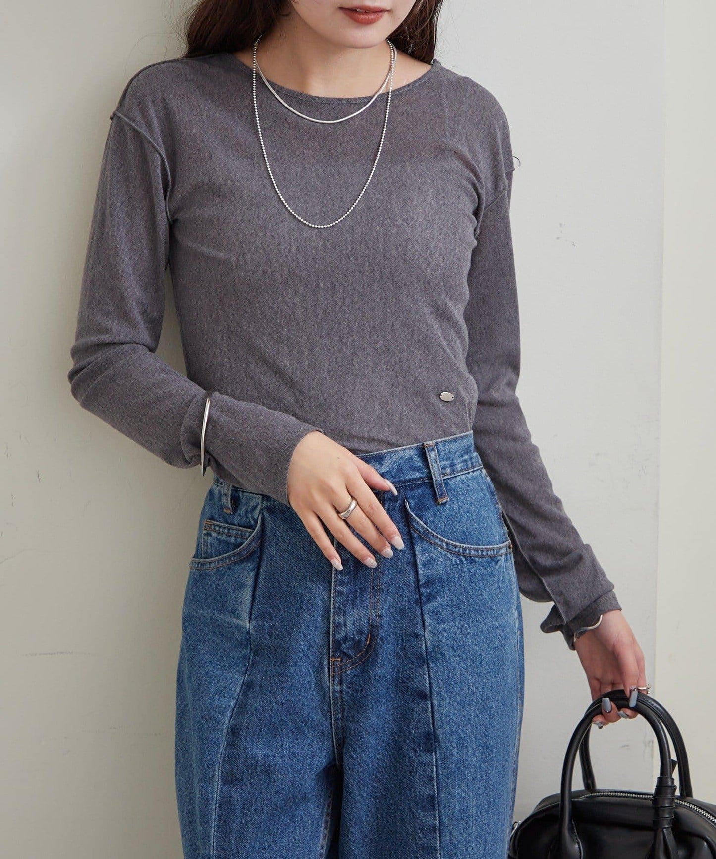 帶飾牌圓領長袖T恤