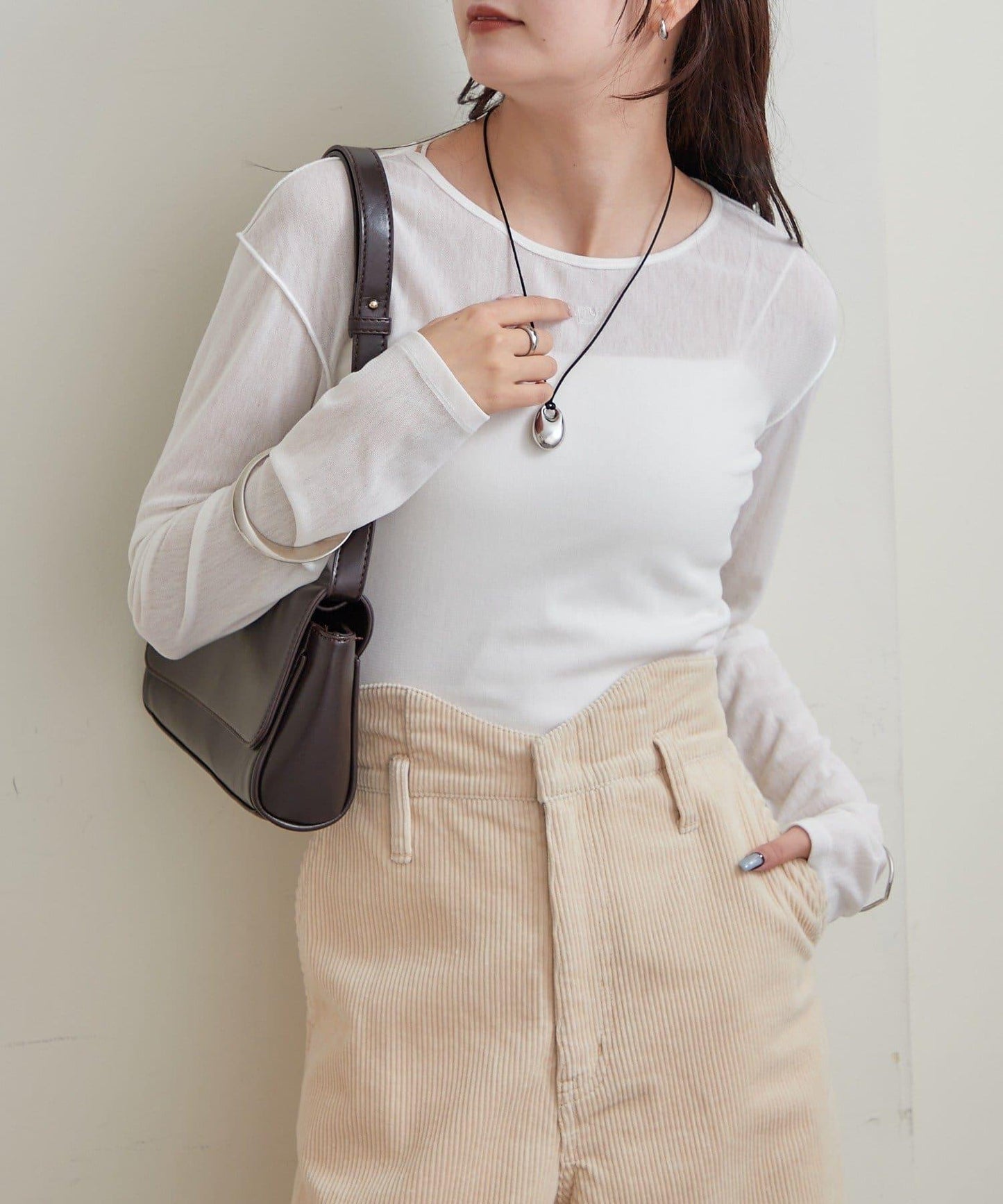 帶飾牌圓領長袖T恤