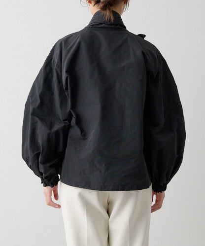 記憶塔夫綢泡泡袖襯衫