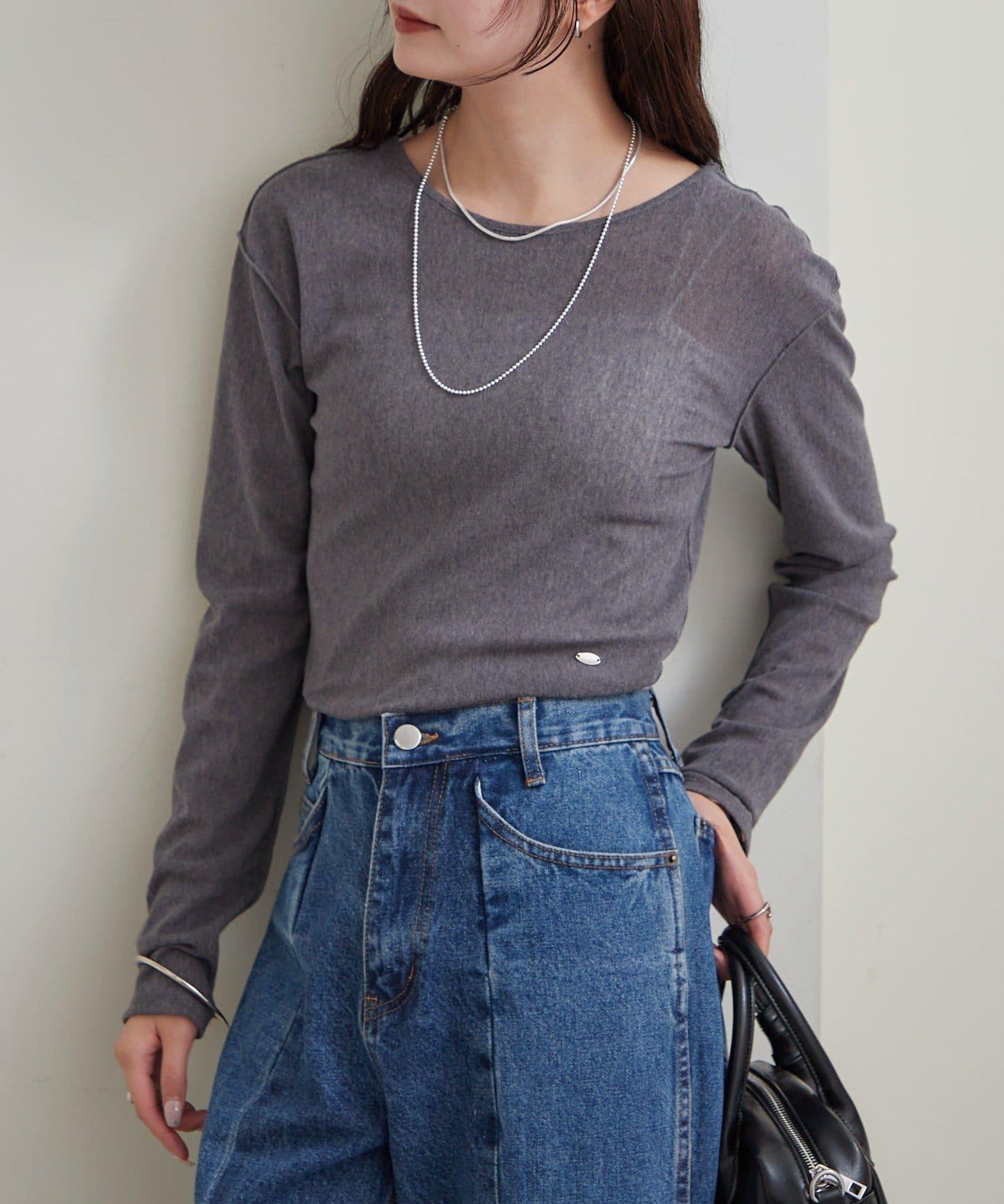 帶飾牌圓領長袖T恤