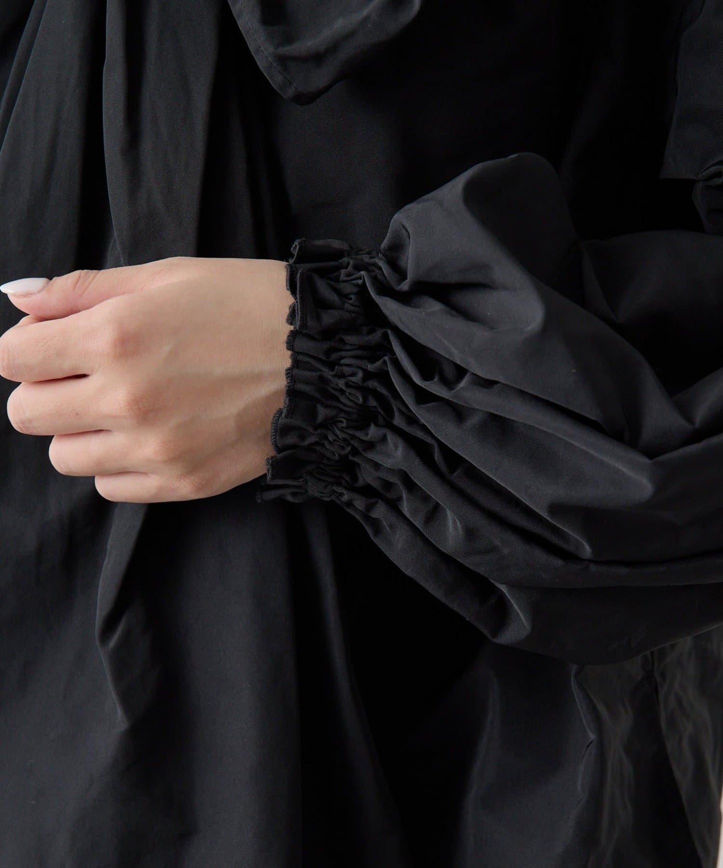 記憶塔夫綢泡泡袖襯衫