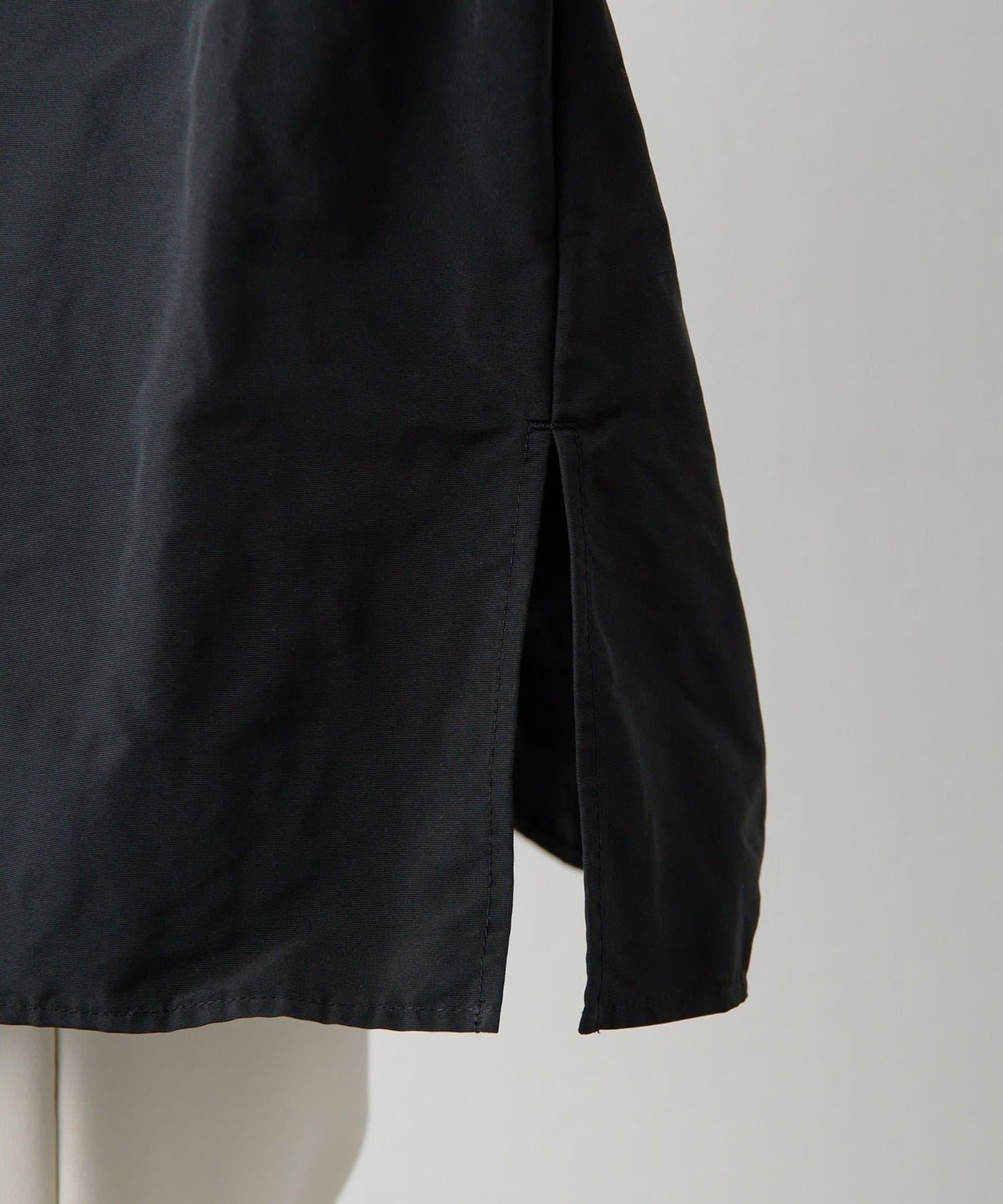 記憶塔夫綢泡泡袖襯衫