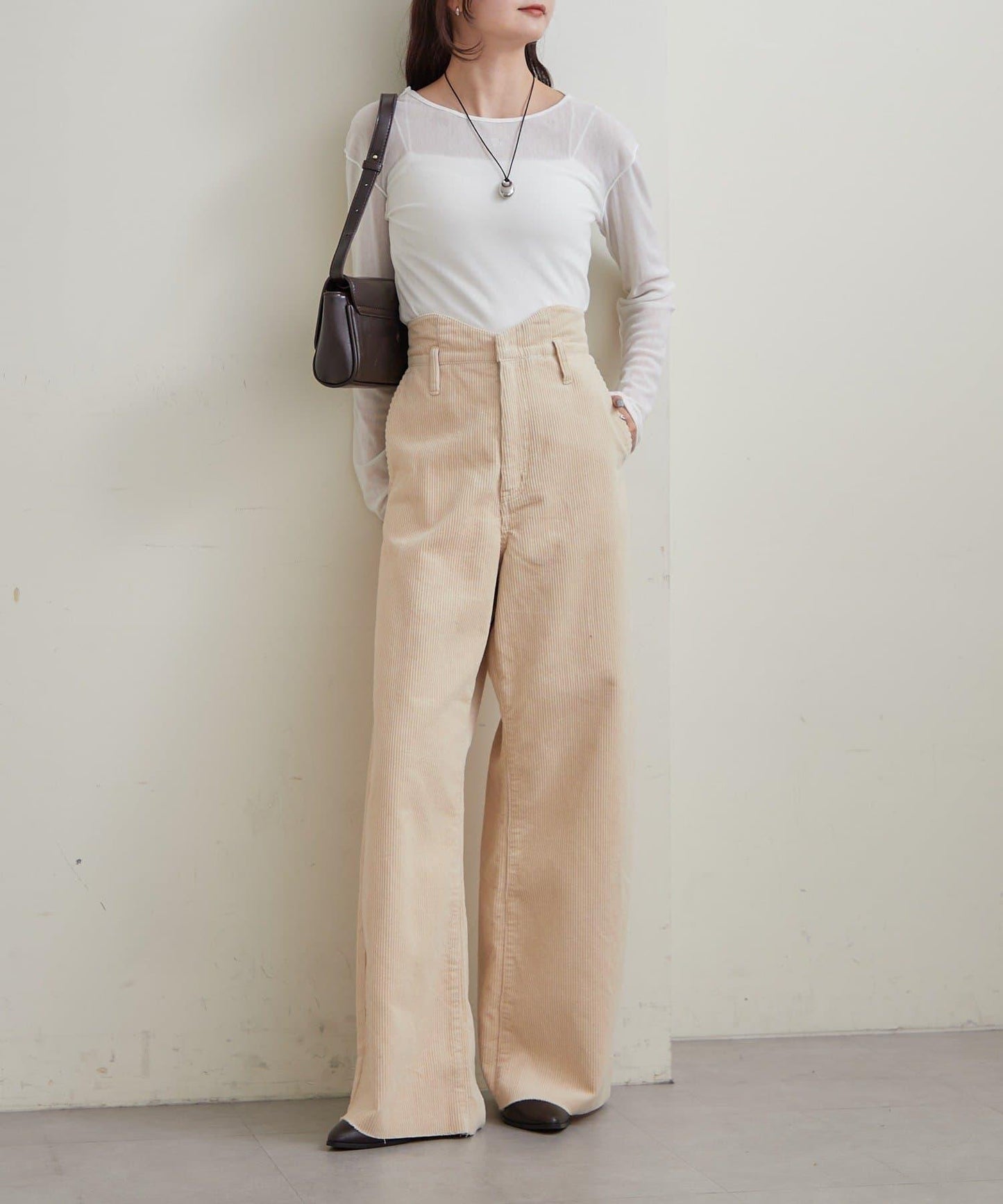 帶飾牌圓領長袖T恤