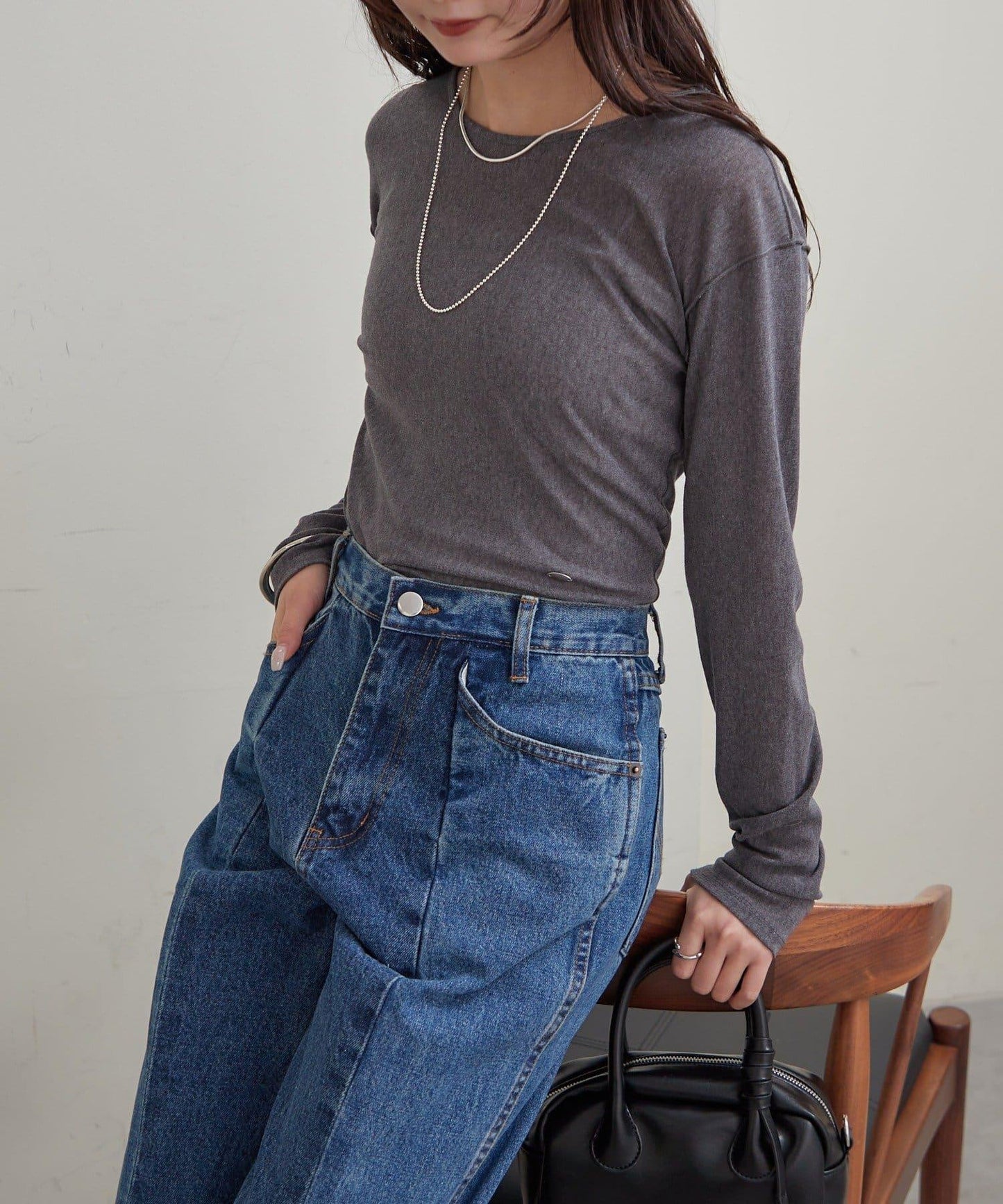 帶飾牌圓領長袖T恤