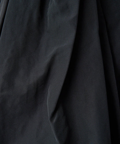 記憶塔夫綢泡泡袖襯衫