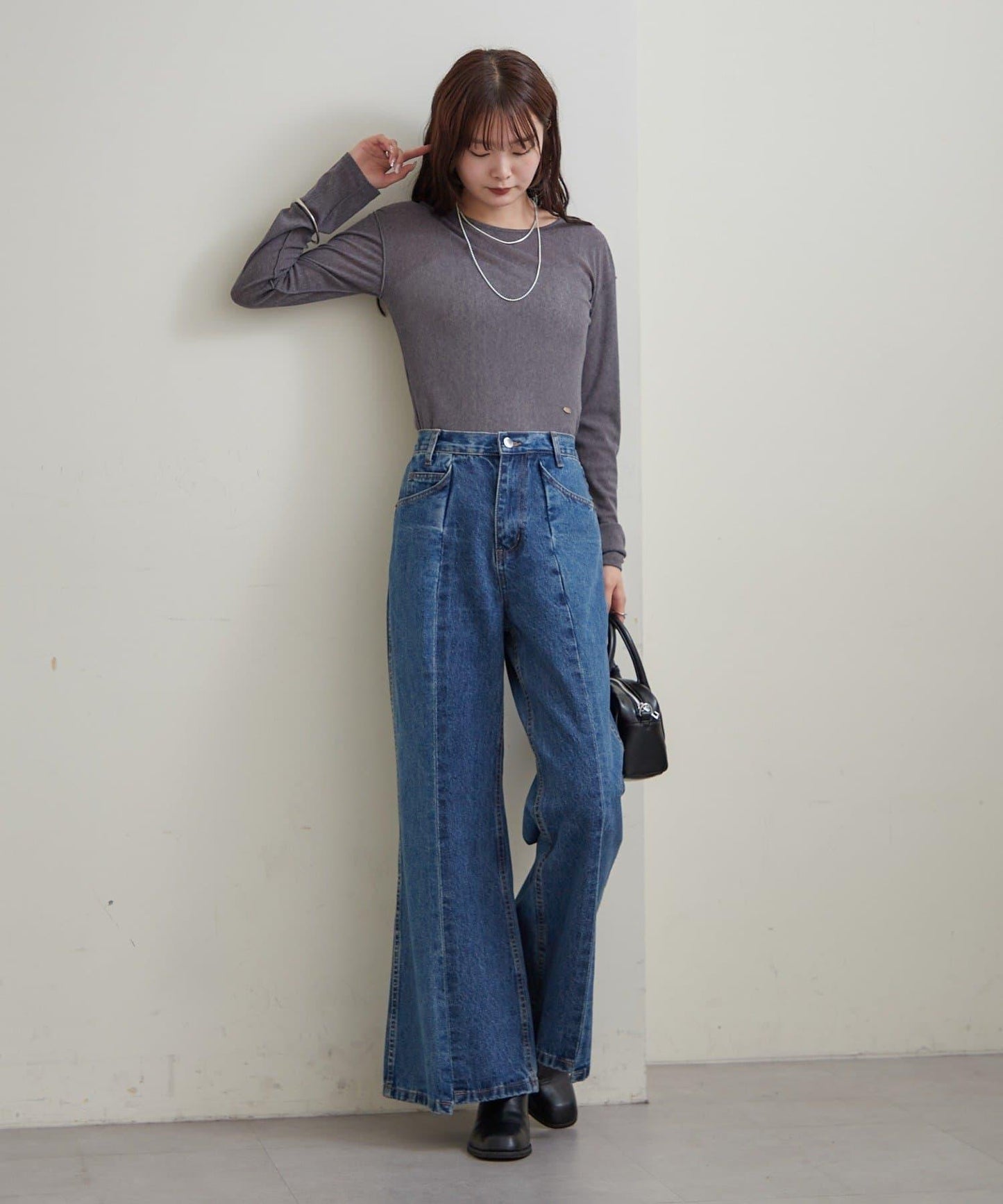 帶飾牌圓領長袖T恤