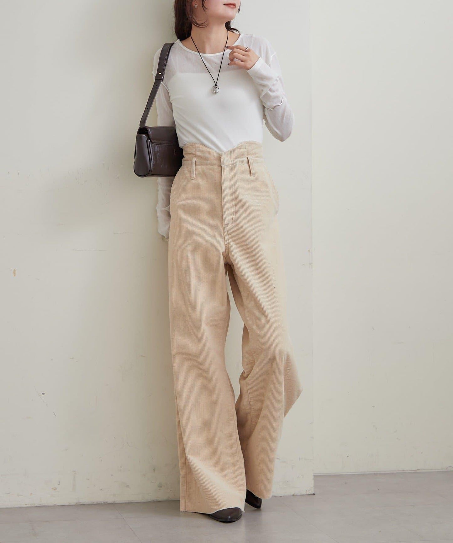 帶飾牌圓領長袖T恤