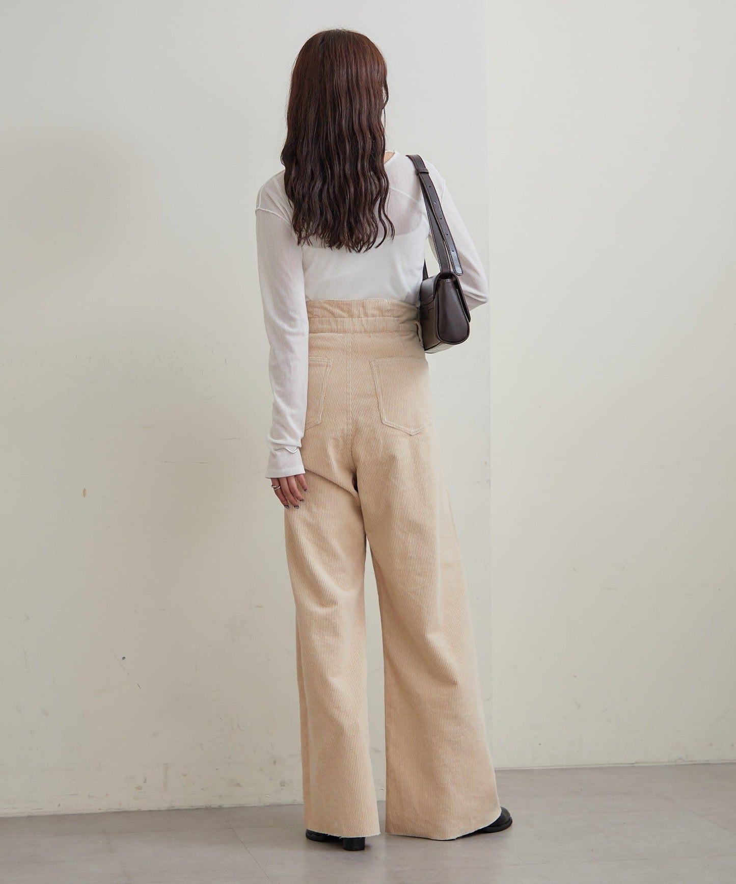 帶飾牌圓領長袖T恤