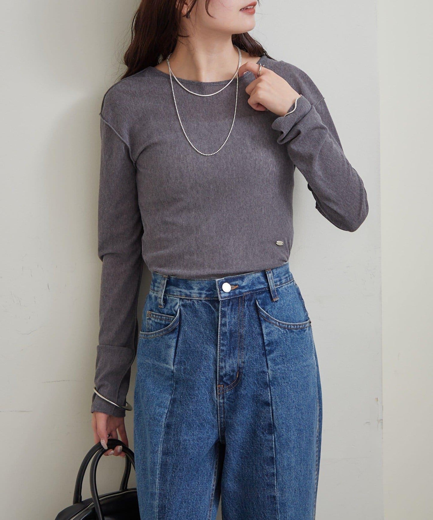 帶飾牌圓領長袖T恤