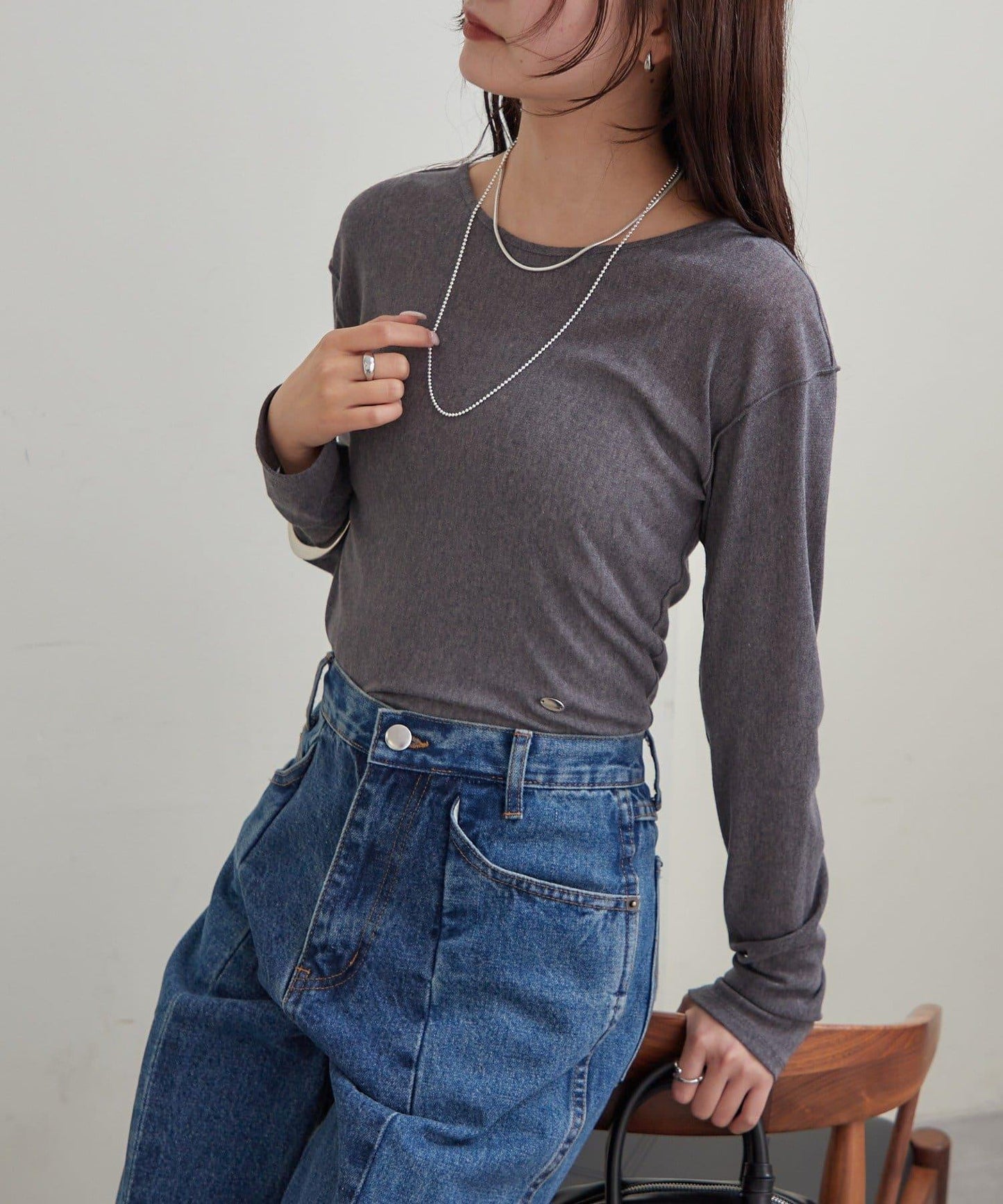 帶飾牌圓領長袖T恤