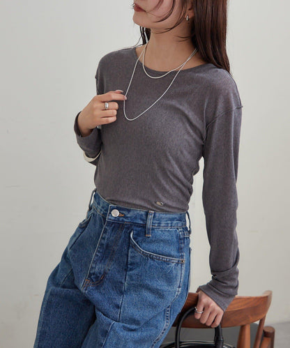 帶飾牌圓領長袖T恤