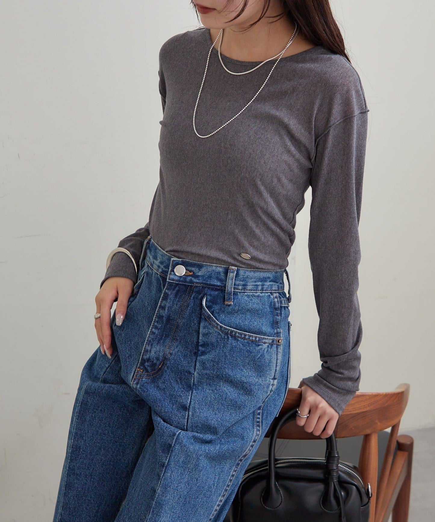 帶飾牌圓領長袖T恤