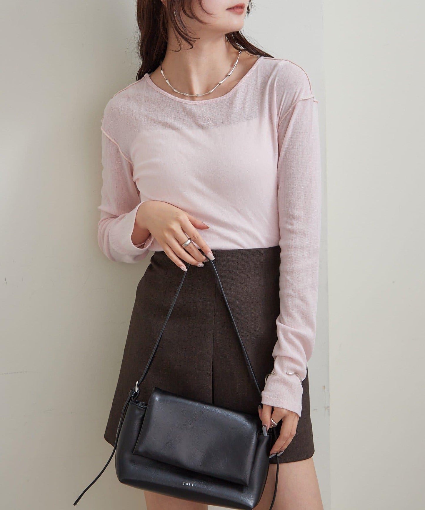 帶飾牌圓領長袖T恤