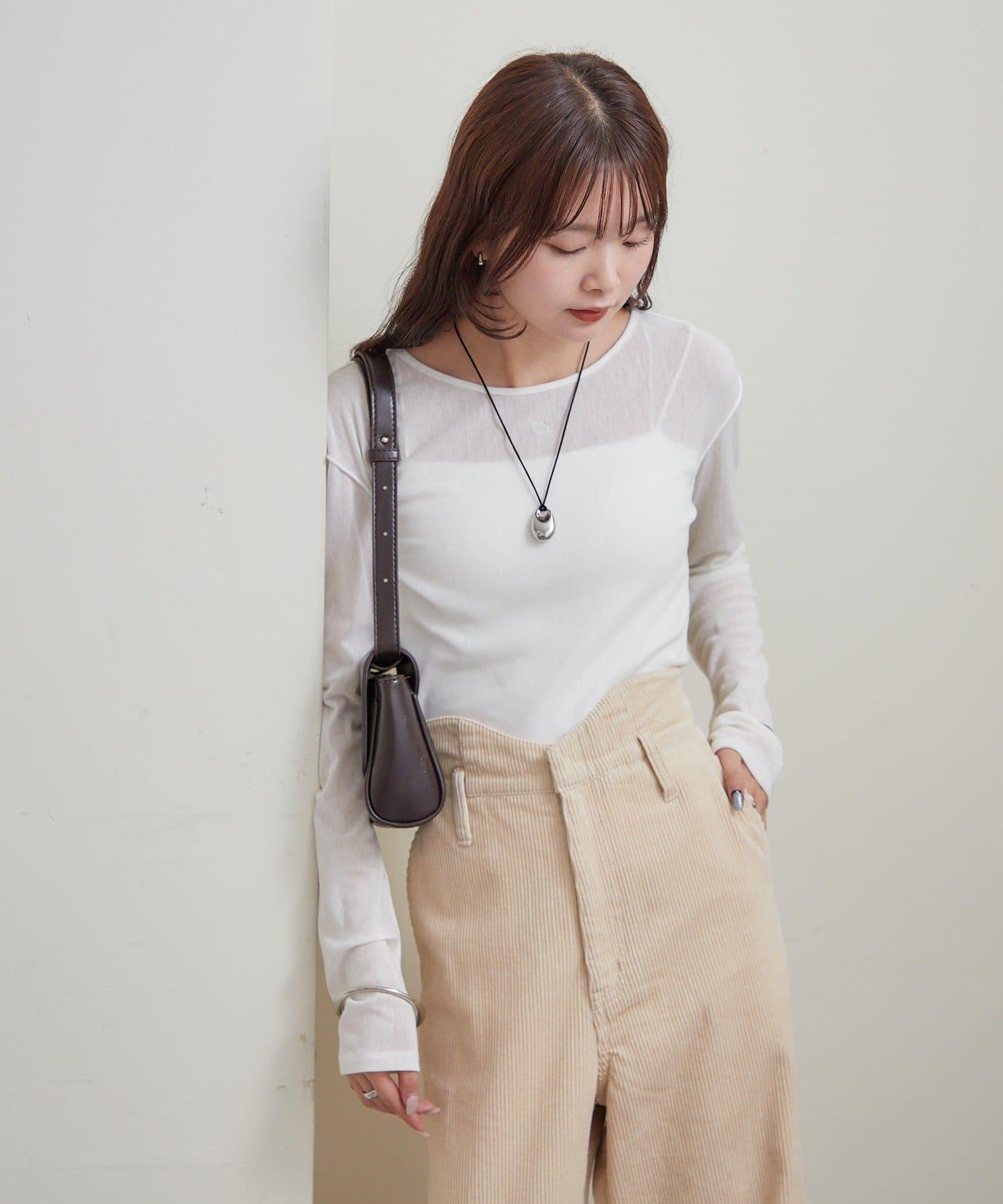 帶飾牌圓領長袖T恤