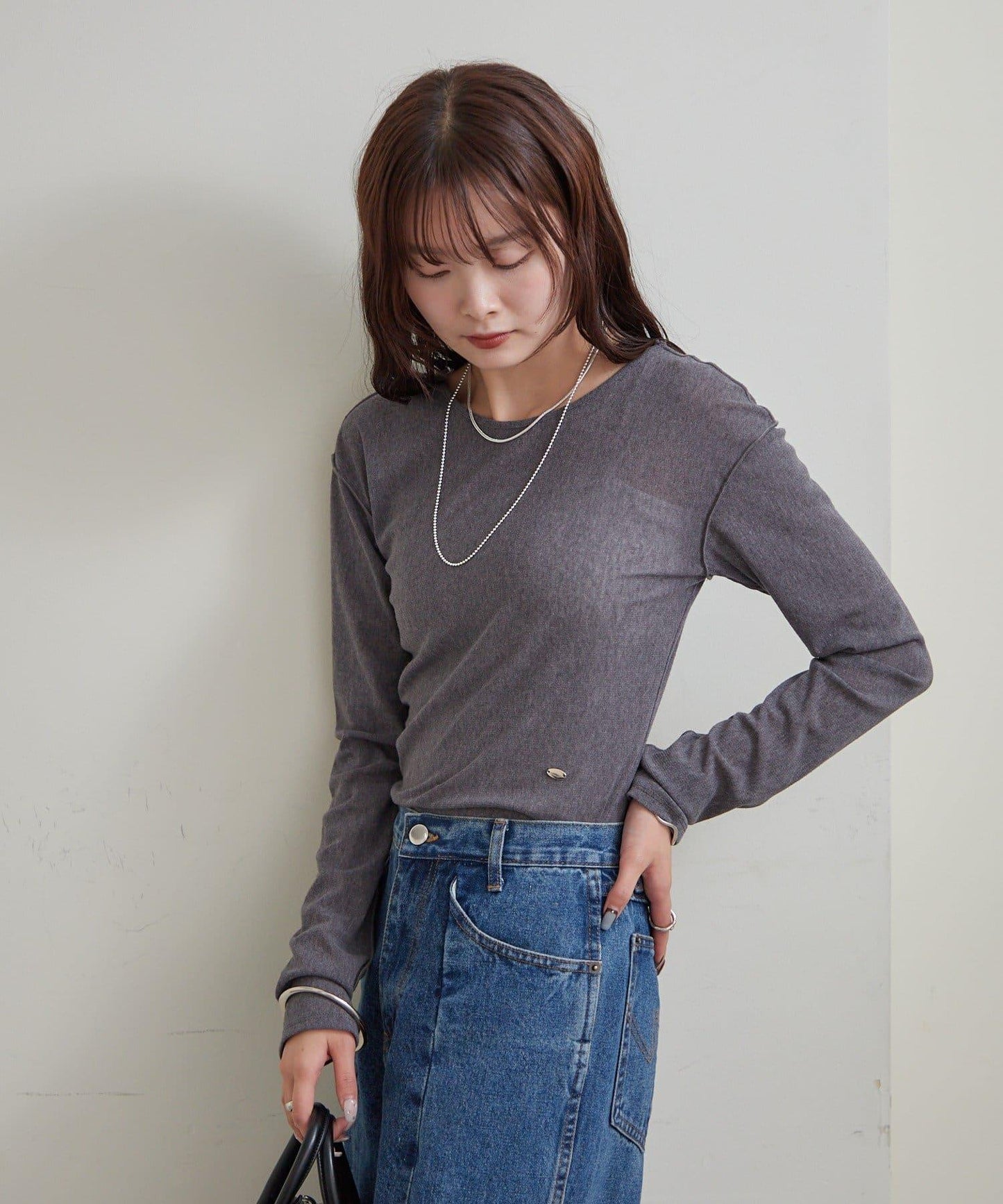 帶飾牌圓領長袖T恤