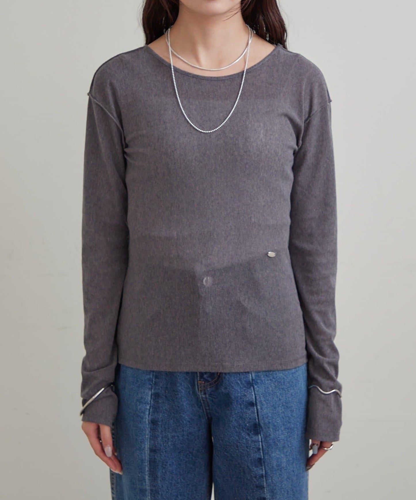 帶飾牌圓領長袖T恤