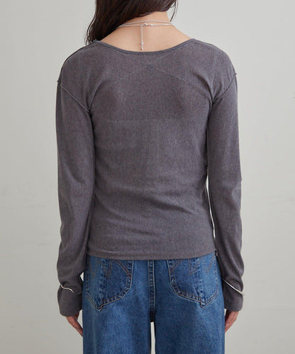 帶飾牌圓領長袖T恤