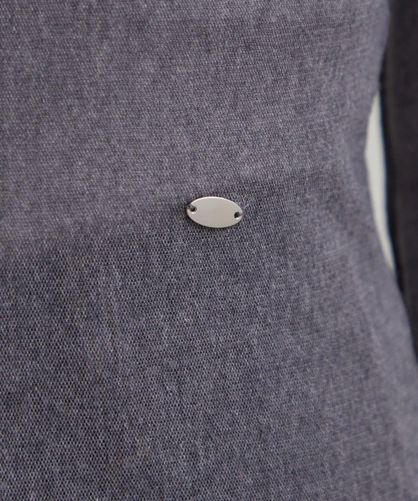 帶飾牌圓領長袖T恤