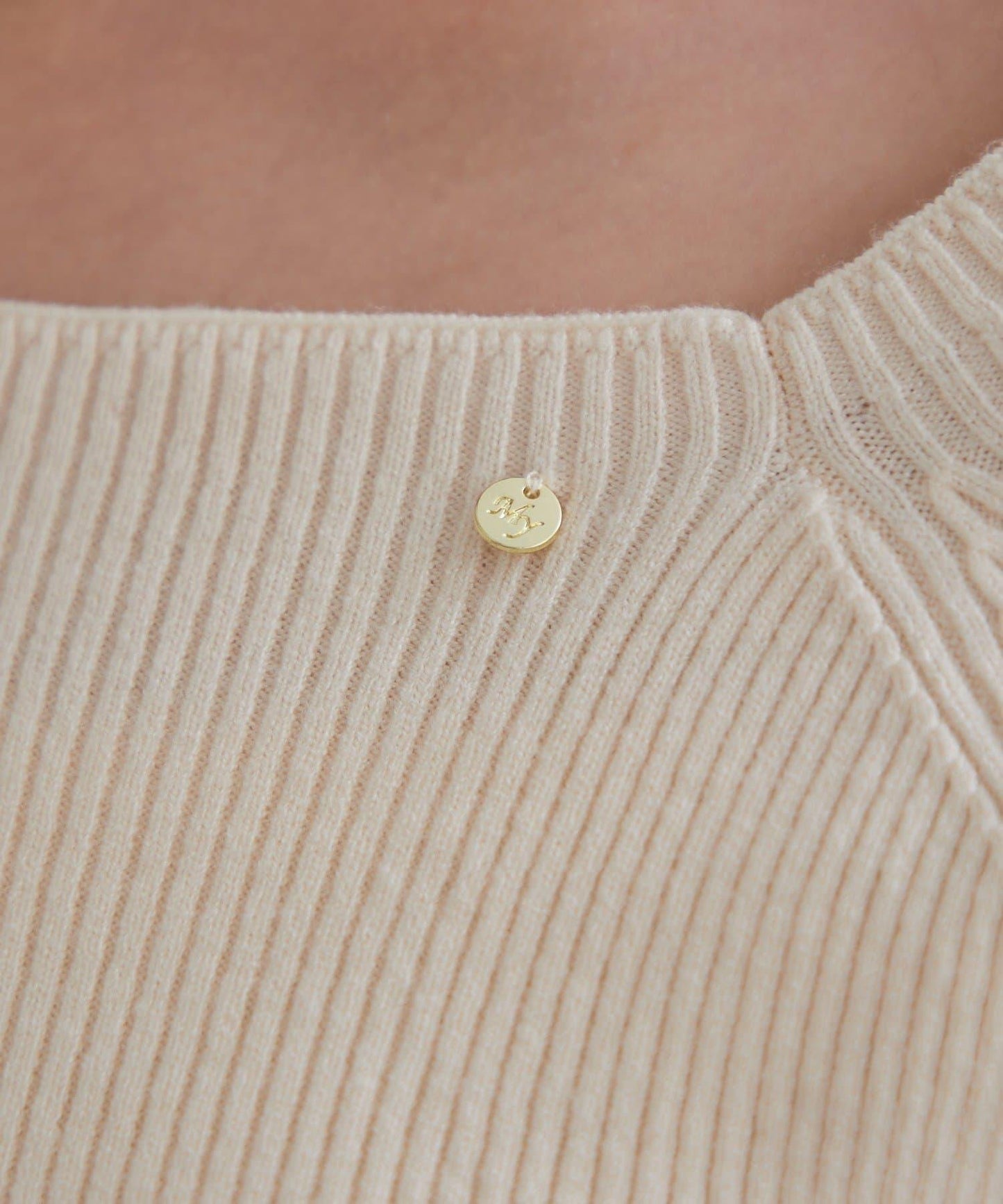 方領羅紋針織衫