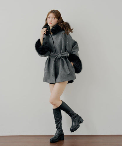 鑲嵌寶石毛絨領斗篷大衣