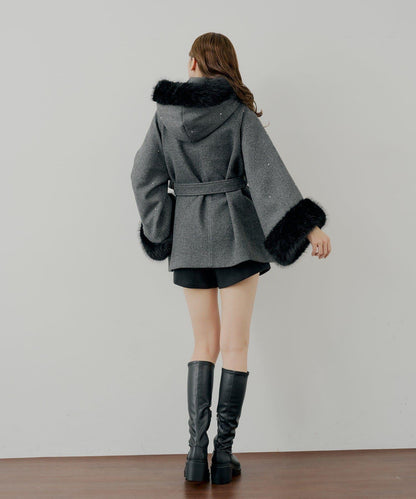 鑲嵌寶石毛絨領斗篷大衣