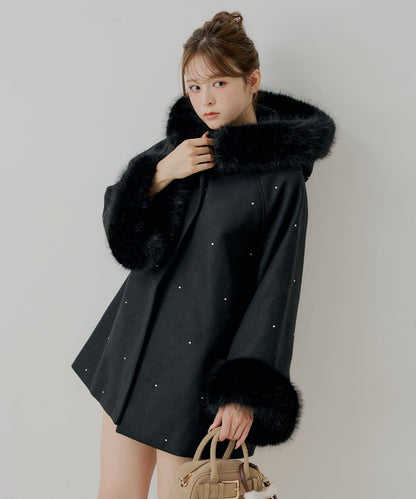 鑲嵌寶石毛絨領斗篷大衣