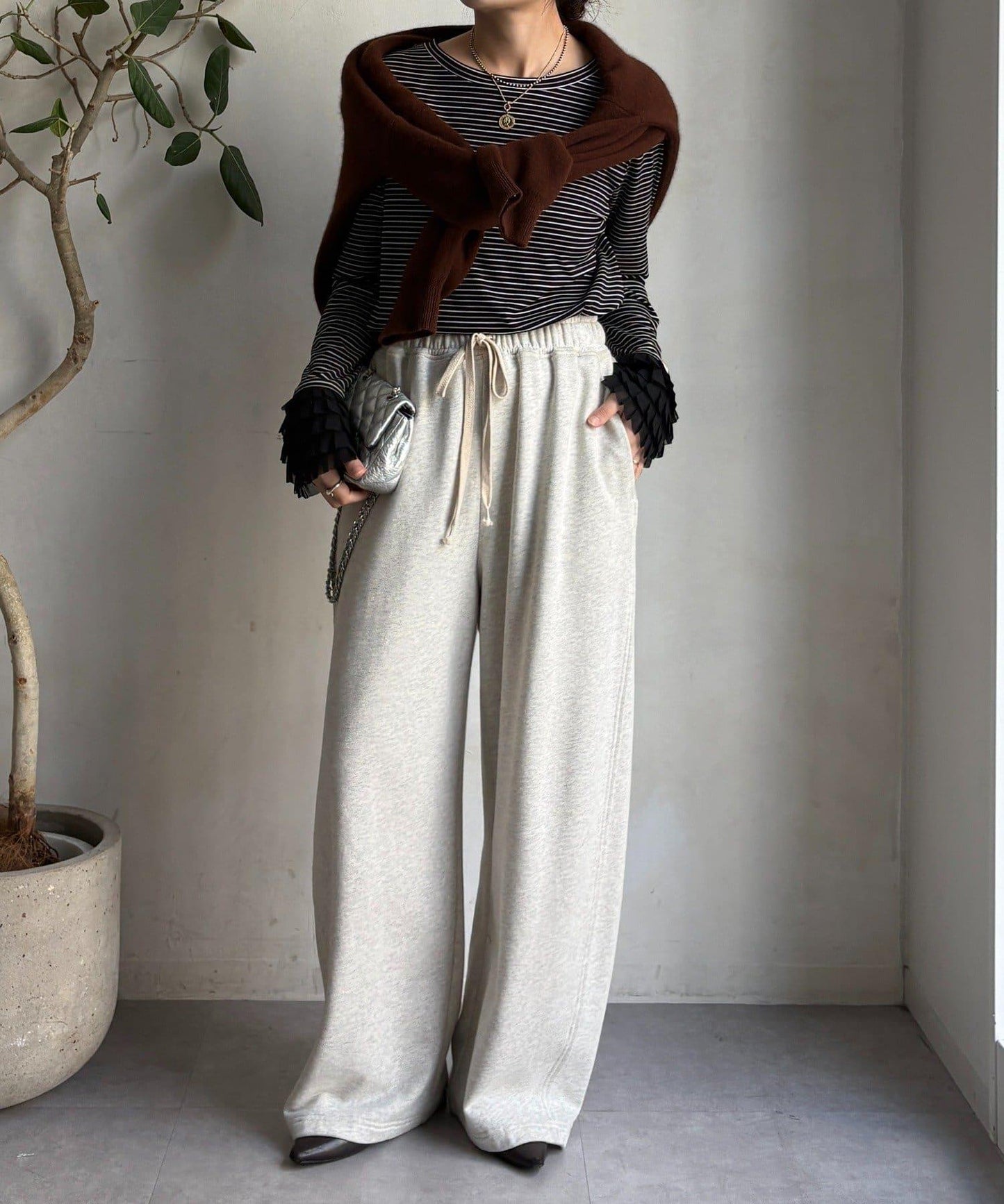 袖部荷葉邊上衣