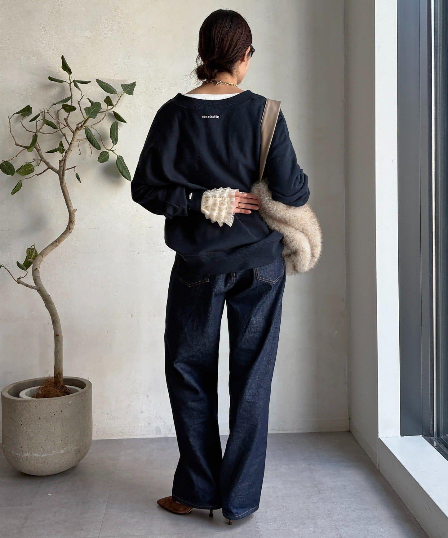 袖部荷葉邊上衣