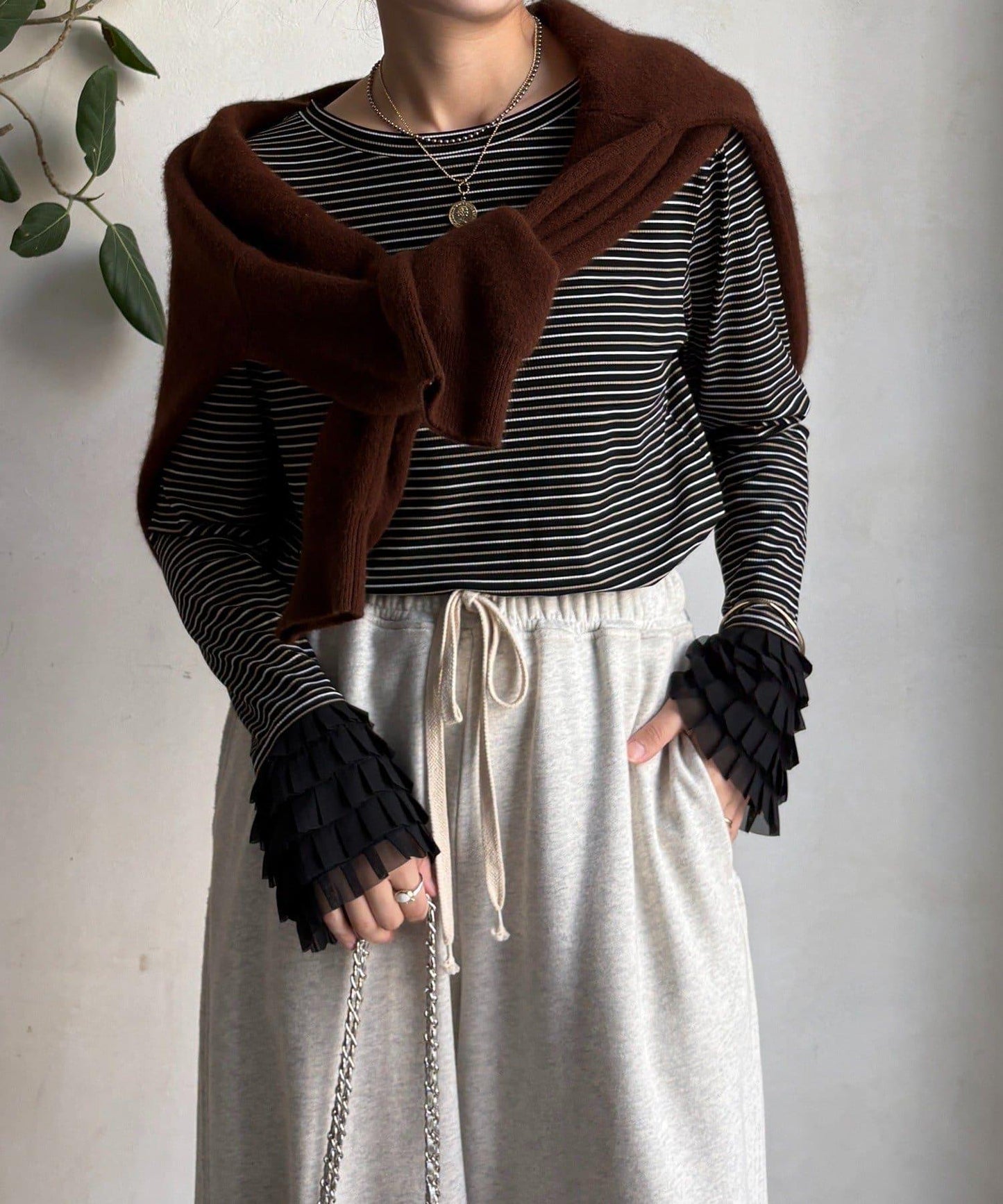 袖部荷葉邊上衣