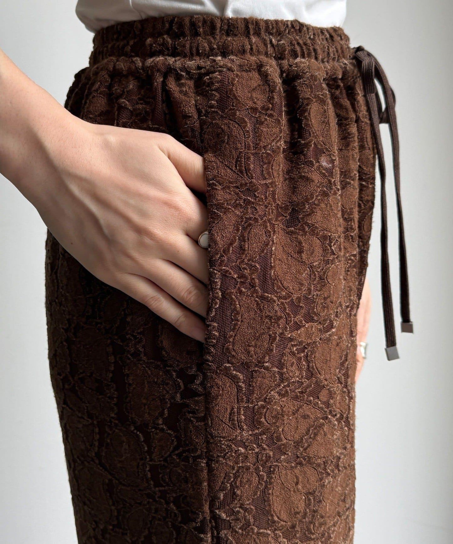 磨毛蕾絲休閒褲