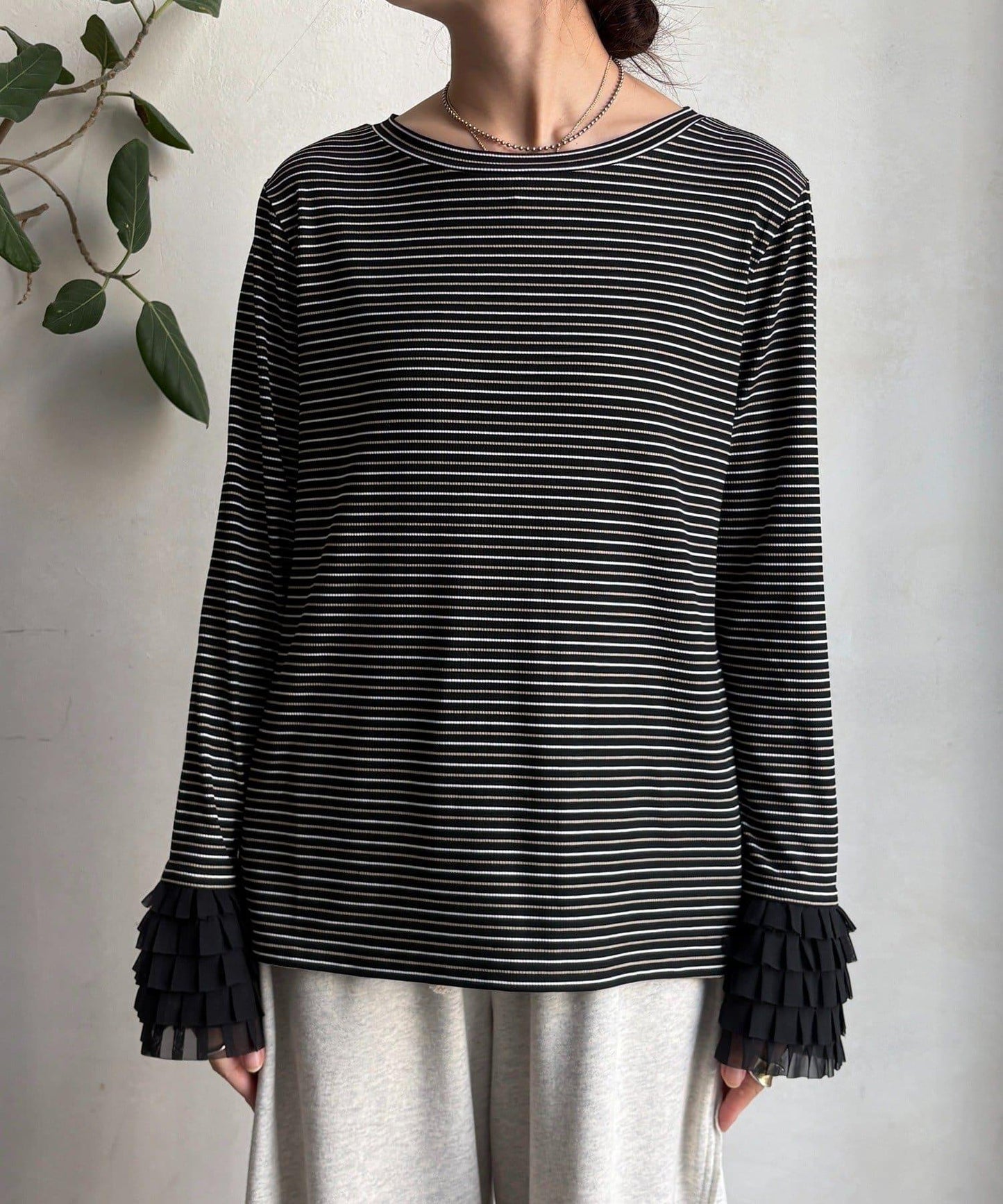 袖部荷葉邊上衣