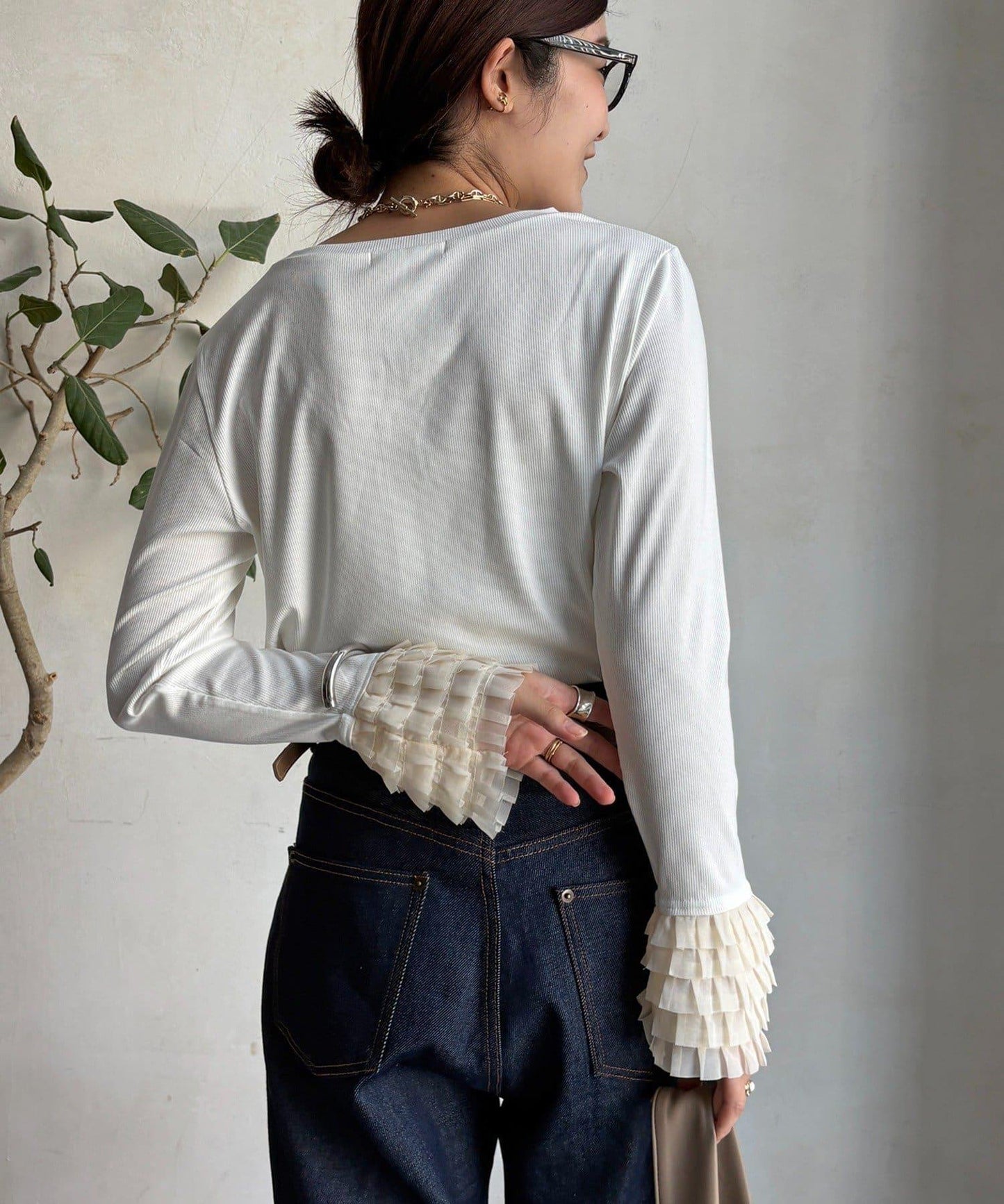 袖部荷葉邊上衣