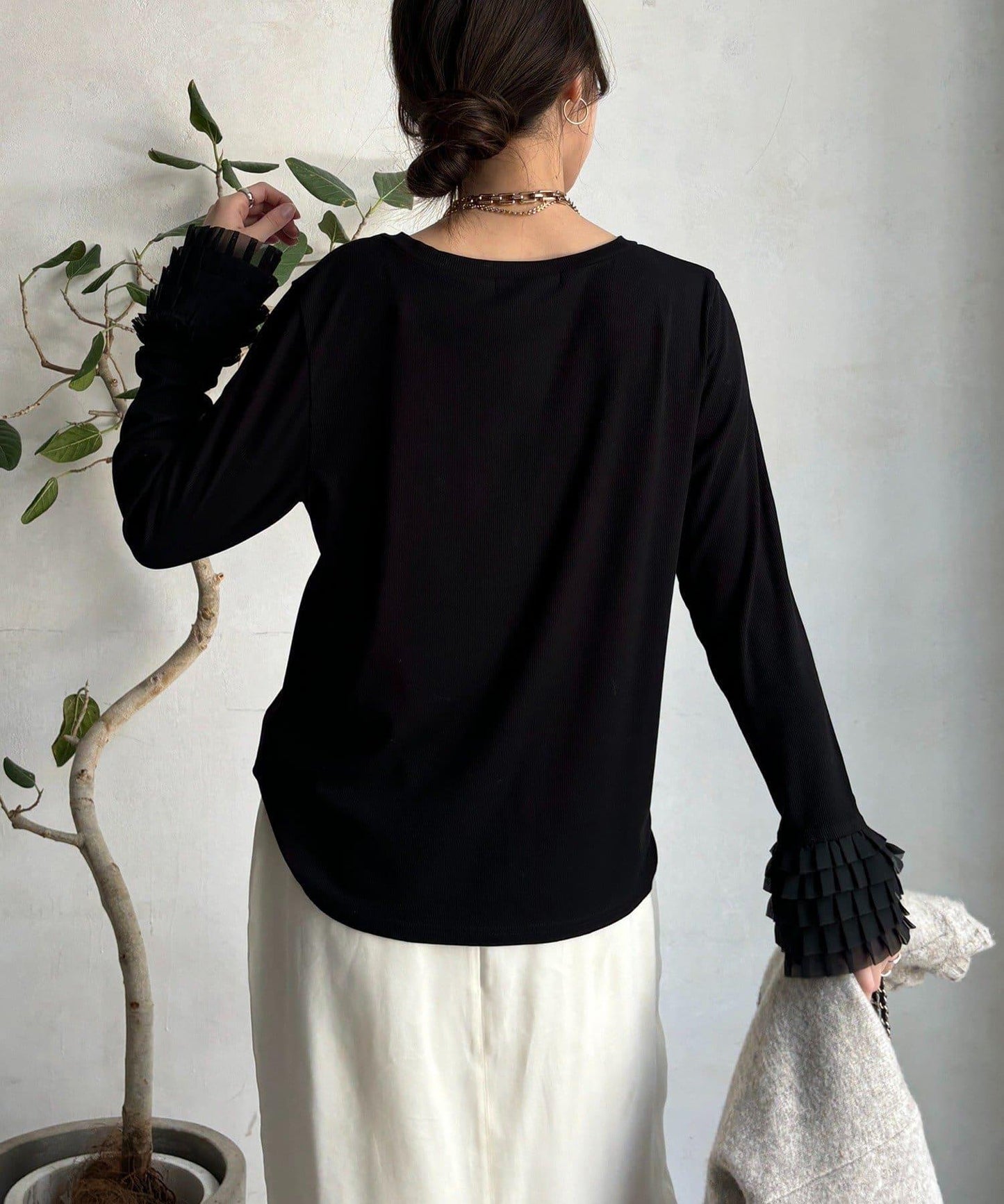 袖部荷葉邊上衣